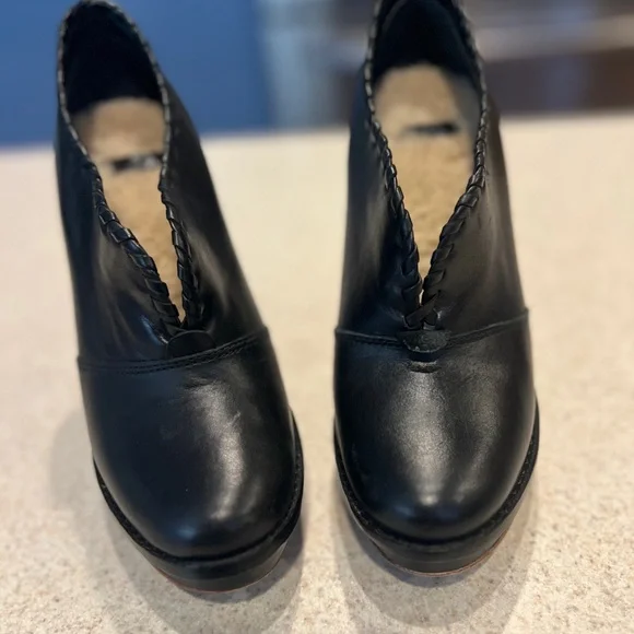 UGG Leather Jamison Black Platform Ankle Bootie Heels Sheepskin Lined Size 5.5 - Picture 2 of 14